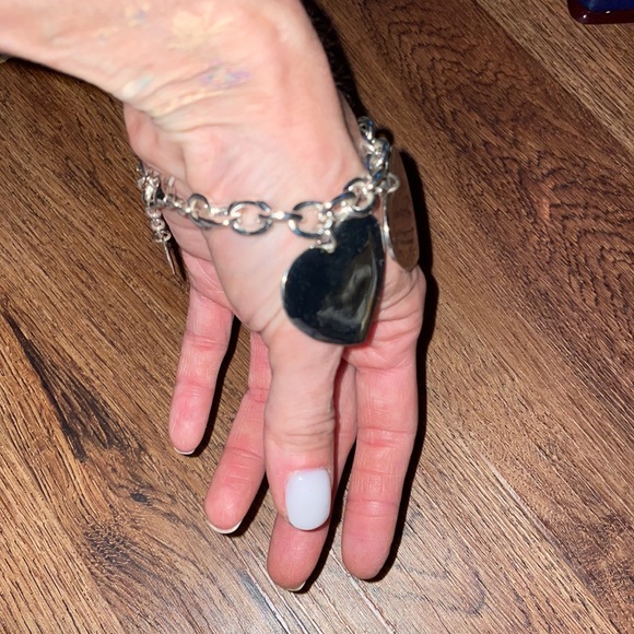 Heart on a string statement bracelet - Picture 2 of 3